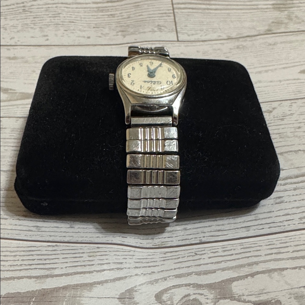 Vintage Alice in wonderland mechanical watch (1961) - Picture 2 of 3